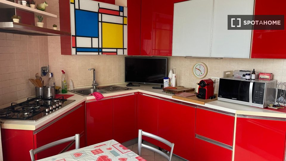 Immagine 11 di Camera condivisa in affitto  in Via Emilio de Marchi a Roma