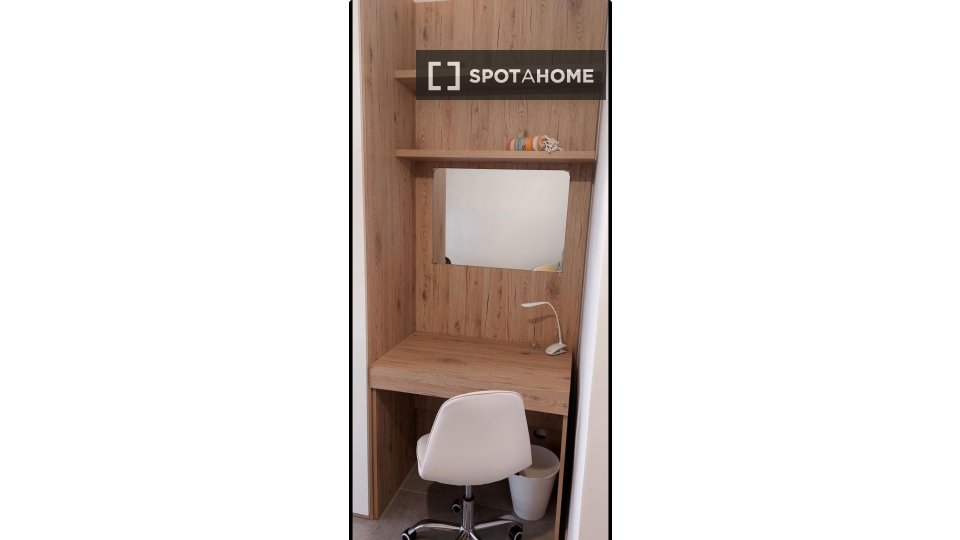 Immagine 3 di Camera condivisa in affitto  in Via di Torre Gaia a Roma