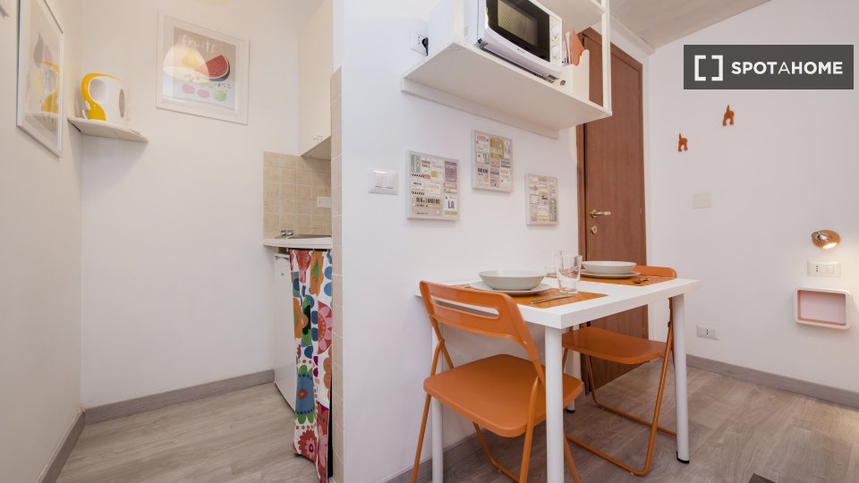 Immagine 13 di Ufficio in affitto  in Via Ariosto, 00185 Roma RM, Italy a Roma