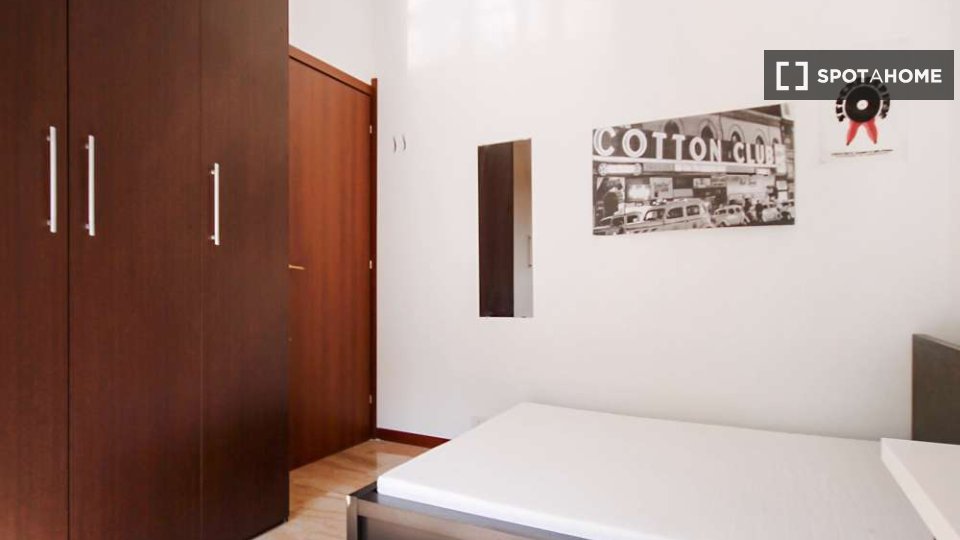 Immagine 19 di Camera condivisa in affitto  in Via Emilio De Marchi a Milano