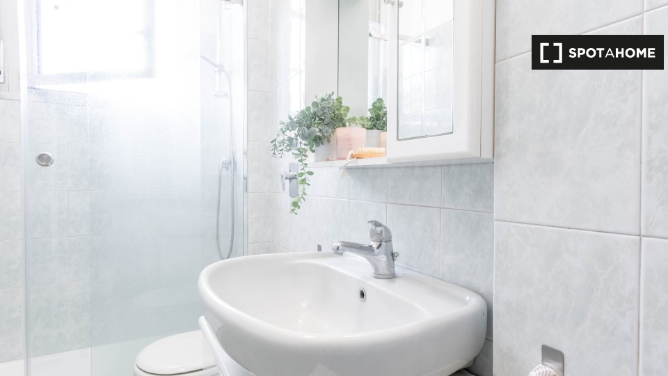 Immagine 18 di Camera condivisa in affitto  in Via Guido Guarini Matteucci a Milano