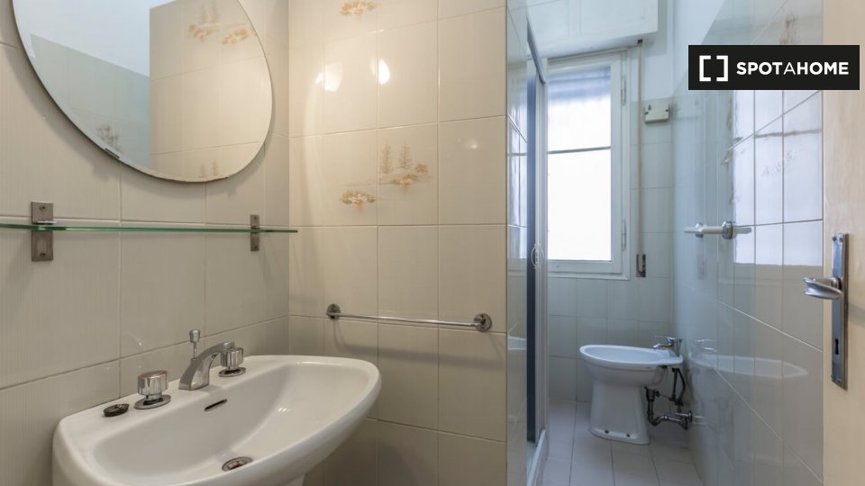 Immagine 15 di Camera condivisa in affitto  in Via Bambaglioli Graziolo a Bologna