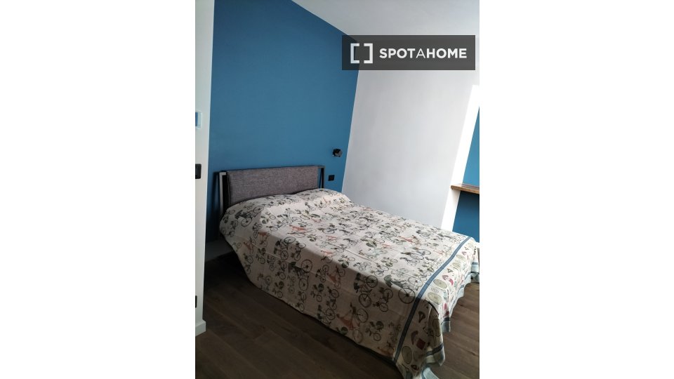 Immagine 1 di Camera condivisa in affitto  in Via S. Luca a Genova