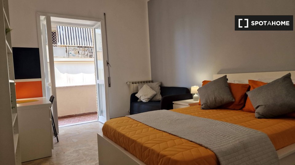 Immagine 6 di Camera condivisa in affitto  in Lungotevere di Pietra Papa a Roma