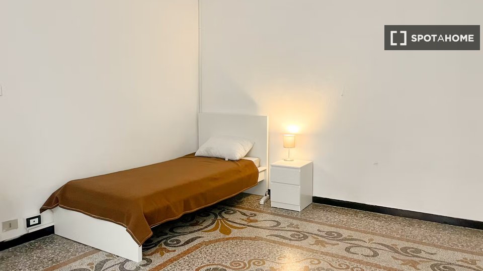 Immagine 13 di Camera condivisa in affitto  in Via Caffaro a Genova