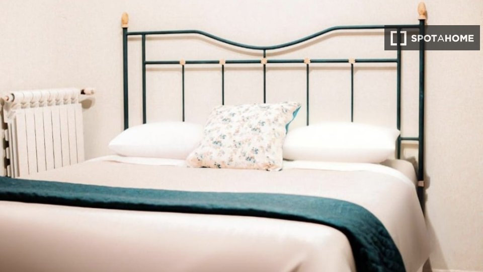 Immagine 17 di Camera condivisa in affitto  in Via Salvator Rosa a Napoli