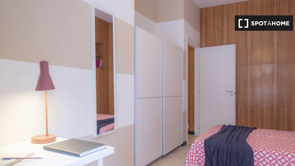 Immagine 12 di Camera condivisa in affitto  in Via Principi d'Acaja a Torino