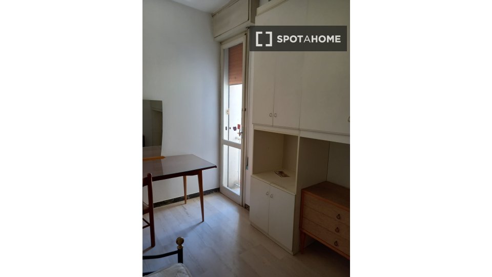 Immagine 2 di Camera condivisa in affitto  in Piazza S. Francesco a Bologna