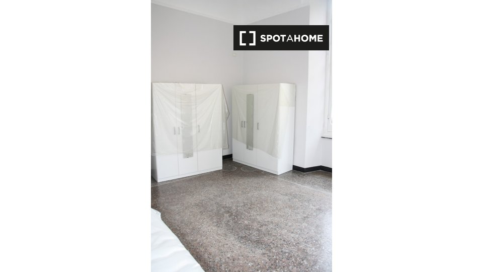 Immagine 5 di Camera condivisa in affitto  in Piazza del Campo a Genova