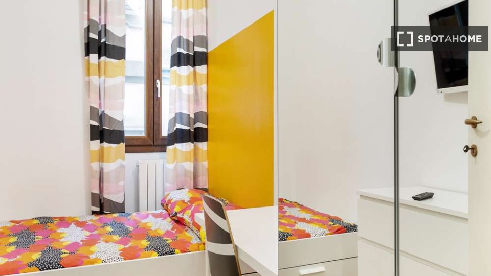 Immagine 9 di Camera condivisa in affitto  in Corso di Porta Vittoria a Milano