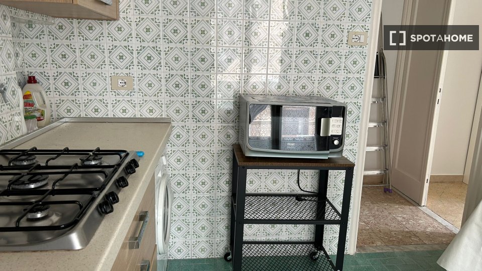 Immagine 5 di Appartamento in affitto  in Lungomare Paolo Toscanelli a Roma