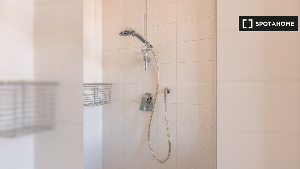 Immagine 13 di Camera condivisa in affitto  in Viale Sarca a Milano