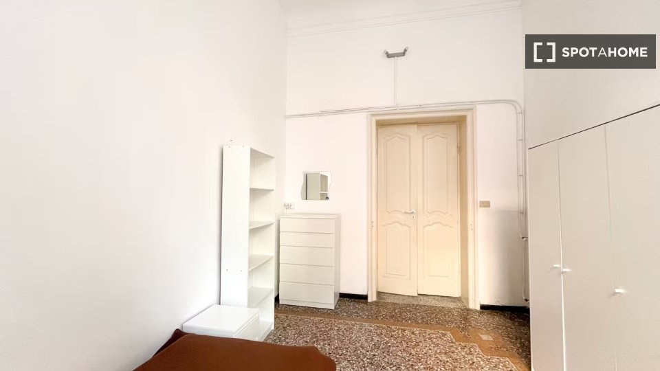 Immagine 5 di Camera condivisa in affitto  in Via Caffaro a Genova