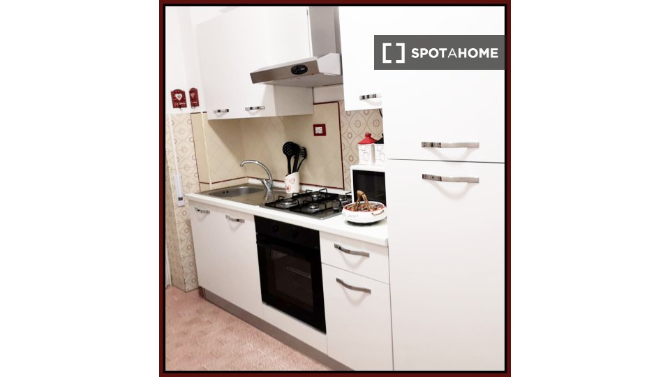 Immagine 13 di Camera condivisa in affitto  in Via Antonio Raimondi a Roma