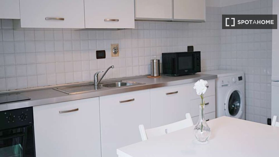 Immagine 4 di Camera condivisa in affitto  in Via Santa Croce a Bologna