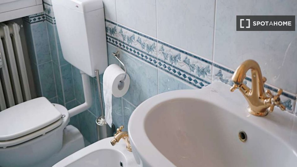 Immagine 14 di Camera condivisa in affitto  in Via Santa Croce a Bologna