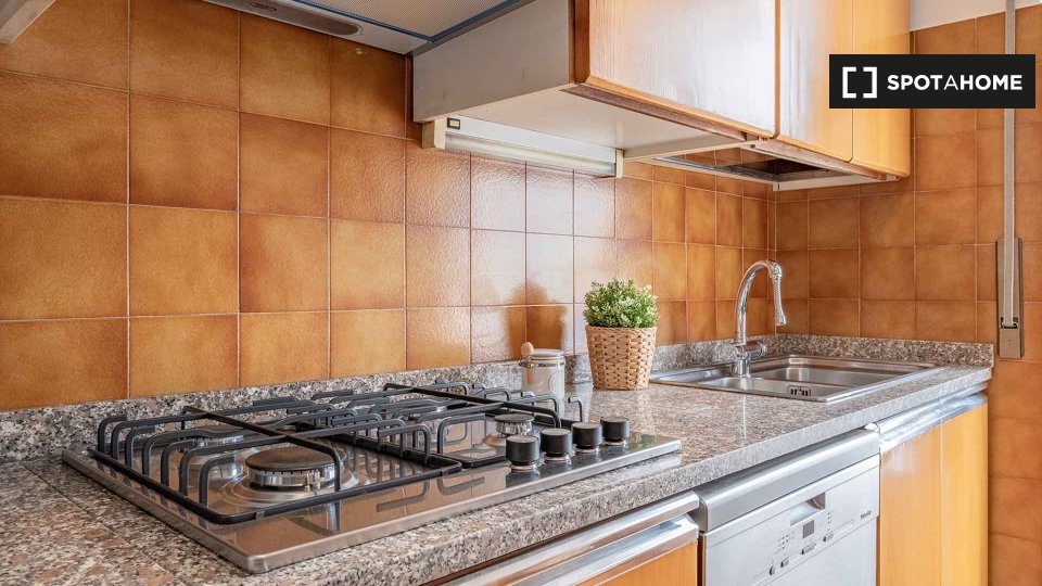 Immagine 13 di Camera condivisa in affitto  in Via Angera a Milano