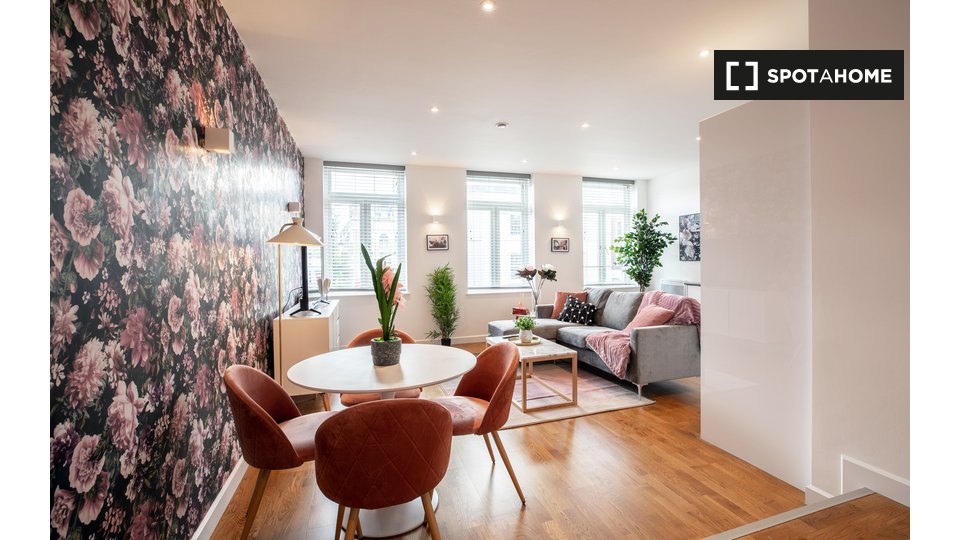 Immagine 1 di Appartamento in affitto  in Church St a Staines