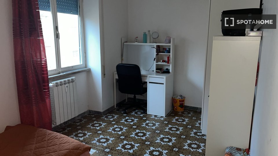 Immagine 5 di Camera condivisa in affitto  in Via Filippo Eredia a Roma