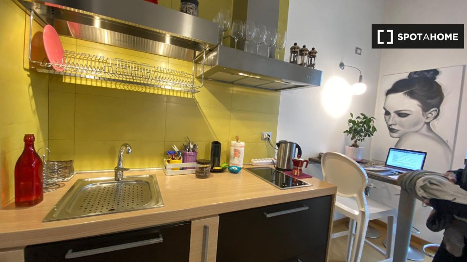 Immagine 3 di Camera condivisa in affitto  in Via Roma a Cagliari