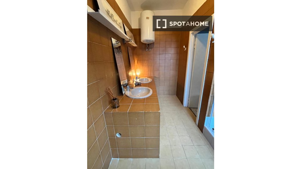 Immagine 9 di Camera condivisa in affitto  in Giovanni Maria a Milano