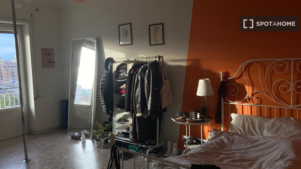 Immagine 8 di Camera condivisa in affitto  in Via Antonio Raimondi a Roma