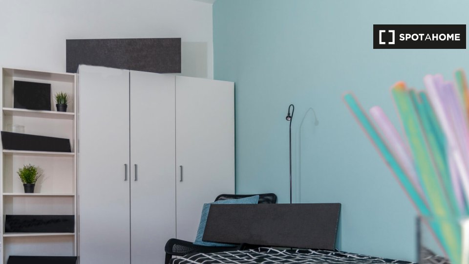 Immagine 3 di Camera condivisa in affitto  in Via Antonio Rosmini a Trento