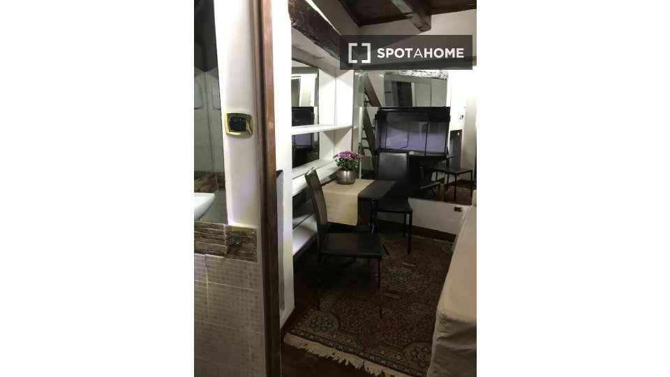 Immagine 3 di Appartamento in affitto  in Vico dei Pellegrini a Napoli