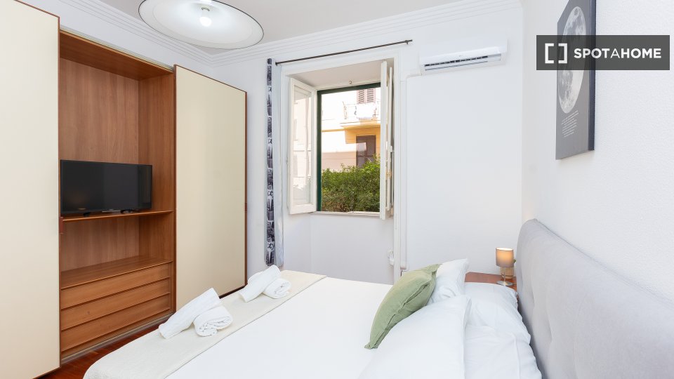 Immagine 10 di Appartamento in affitto  in Via Faleria a Roma