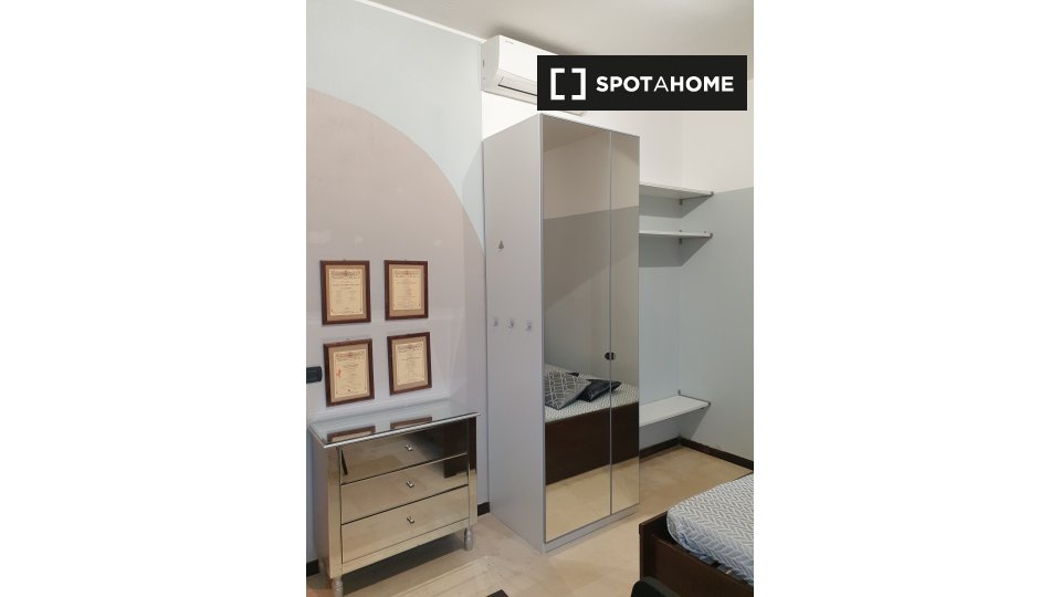 Immagine 15 di Appartamento in affitto  in Via dei Piatti a Milano