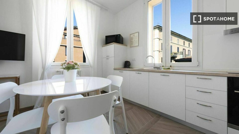 Immagine 4 di Appartamento in affitto  in Via Giuseppe Massarenti a Bologna