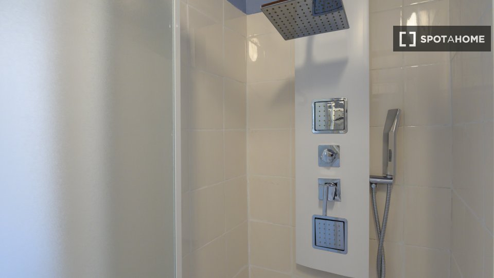 Immagine 16 di Appartamento in affitto  in Via dell'Orso a Roma