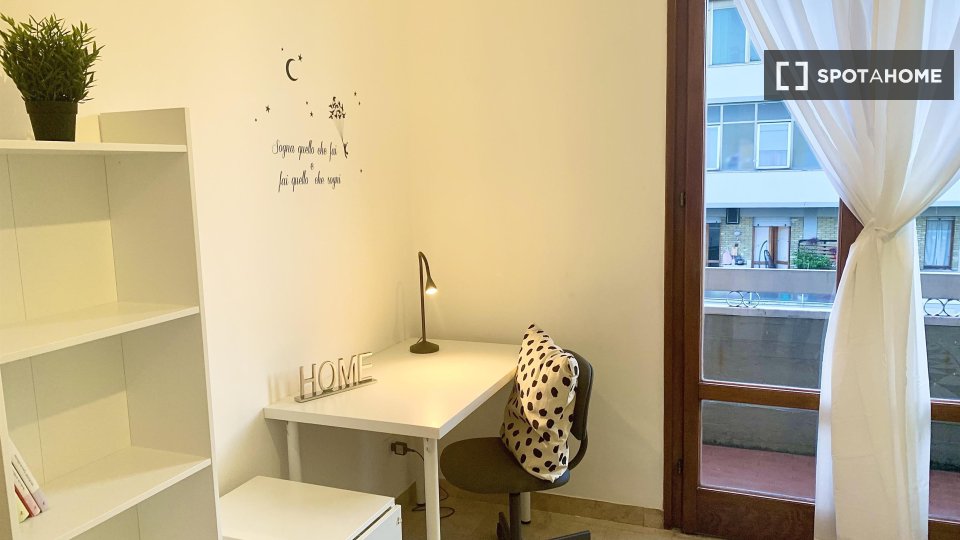 Immagine 10 di Camera condivisa in affitto  in VIALE F. REDI a Firenze