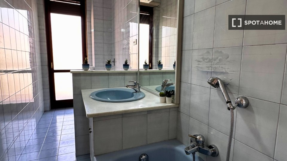 Immagine 16 di Camera condivisa in affitto  in C.so Giulio Cesare a Torino