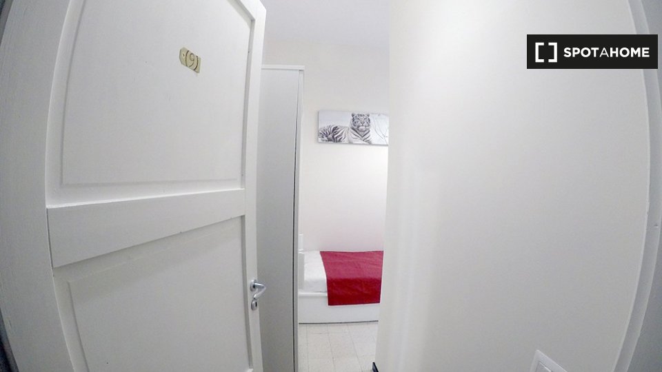 Immagine 4 di Camera condivisa in affitto  in Via della Cernaia a Firenze