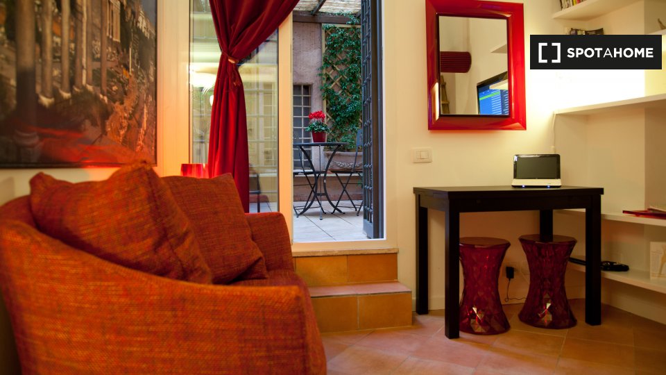 Immagine 4 di Ufficio in affitto  in Via Frangipane, 00184 Roma RM, Italy a Roma