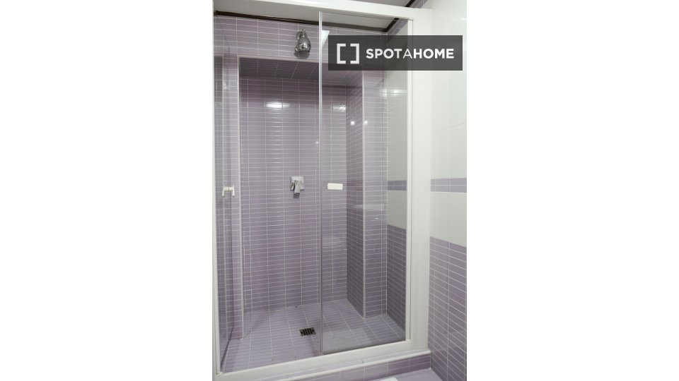 Immagine 11 di Camera condivisa in affitto  in Via Enrico Pessina n. a Napoli