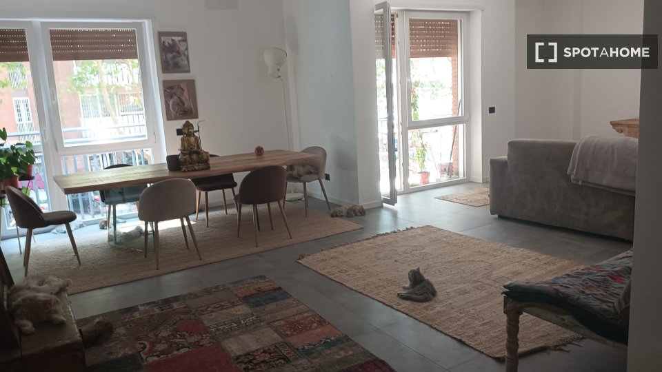 Immagine 5 di Camera condivisa in affitto  in Via Ippolito Nievo a Roma