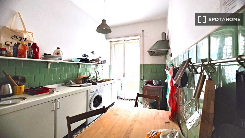 Immagine 4 di Camera condivisa in affitto  in Via Livorno, 00162 Roma RM, Italy a Roma