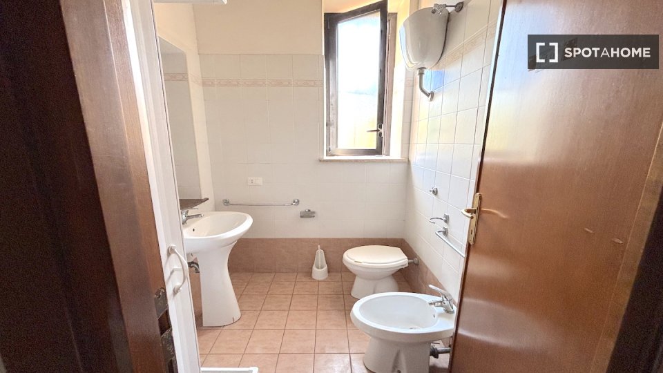 Immagine 9 di Camera condivisa in affitto  in Via Alessandro Brisse a Roma