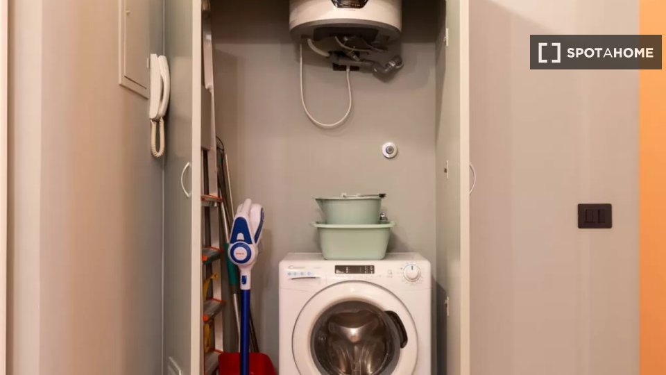 Immagine 16 di Appartamento in affitto  in Via Lario a Milano