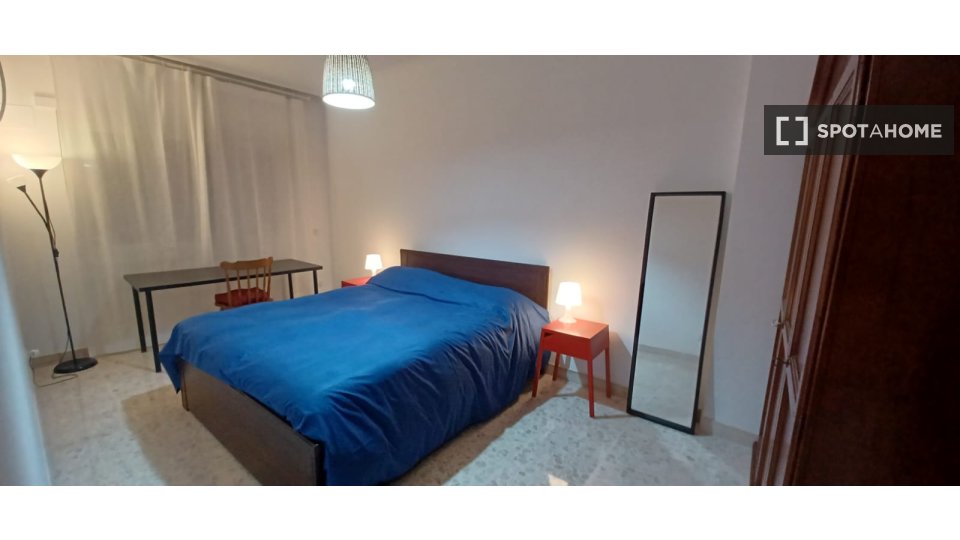 Immagine 2 di Camera condivisa in affitto  in Via della Marranella a Roma