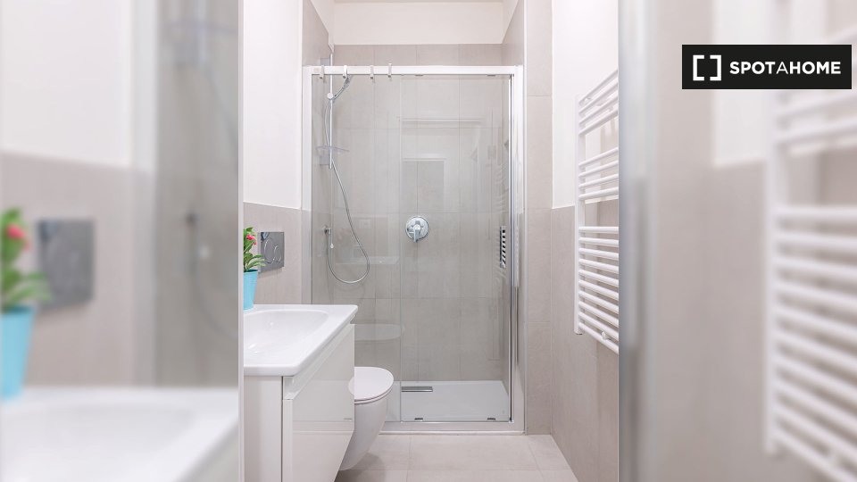 Immagine 19 di Camera condivisa in affitto  in Viale Monza a Milano