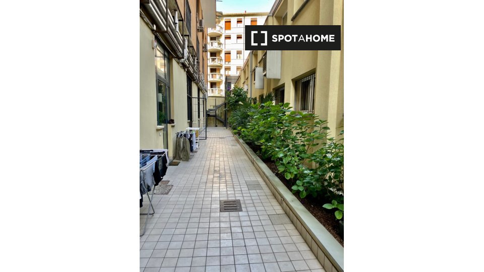 Immagine 1 di Ufficio in affitto  in Viale Col di Lana a Milano