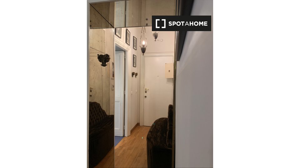 Immagine 6 di Appartamento in affitto  in Via dell'Archetto a Roma