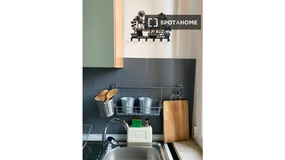 Immagine 2 di Ufficio in affitto  in Via Giambellino a Milano