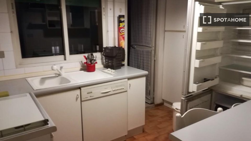 Immagine 13 di Camera condivisa in affitto  in Via Santa Croce a Bologna