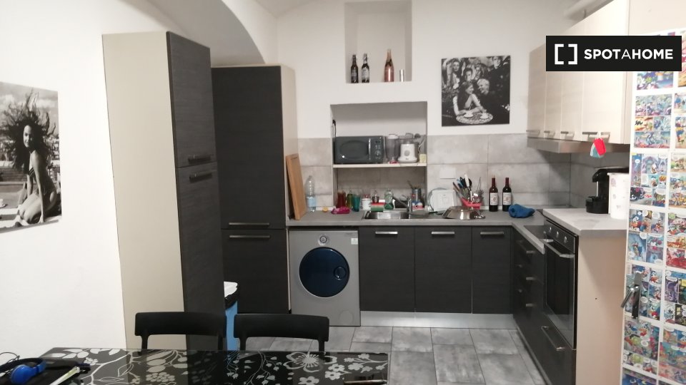 Immagine 2 di Camera condivisa in affitto  in Piazza Vittorio Veneto a Torino