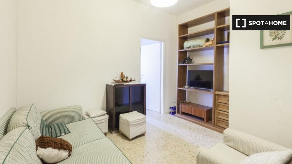 Immagine 4 di Camera condivisa in affitto  in Via Giovanni Targioni Tozzetti a Firenze