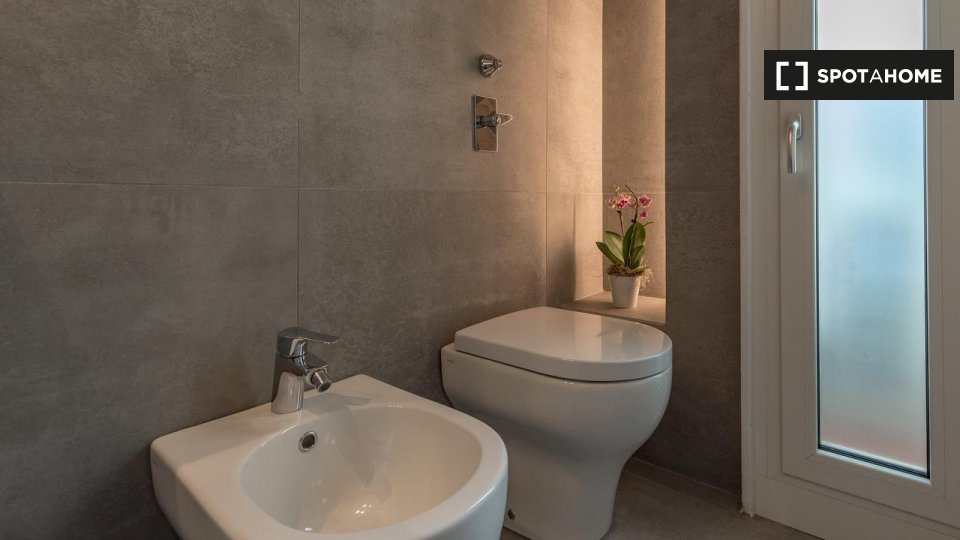 Immagine 19 di Appartamento in affitto  in Viale Papiniano a Milano